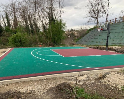 Terrain de basket extérieur installé à Saint-Etienne dans la Loire (42)