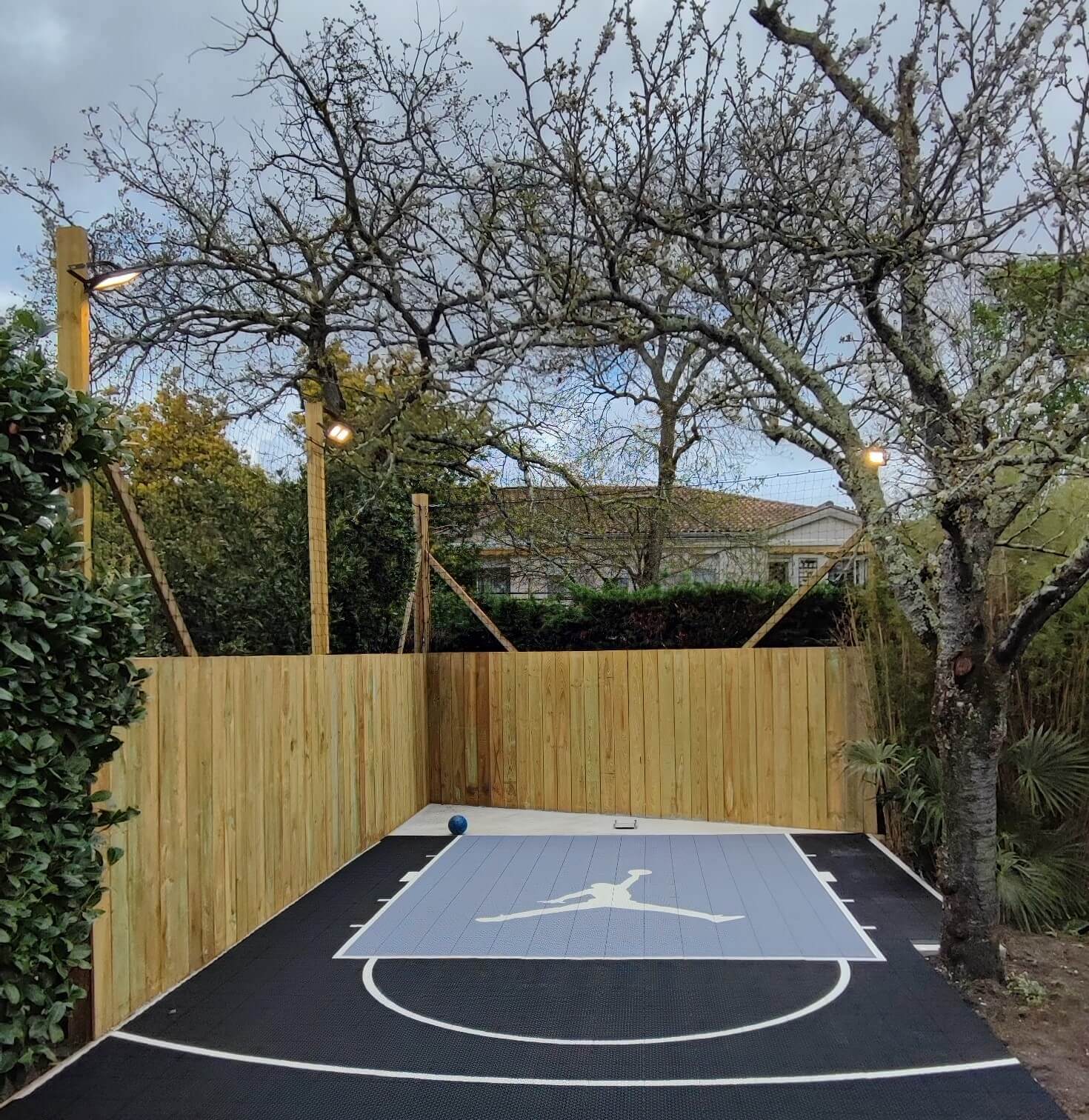 Terrain de basket installé à proximité de Bordeaux 💥