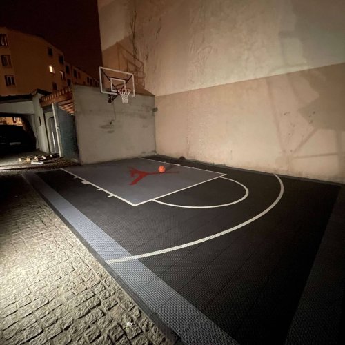 Terrain de basket installé à Paris