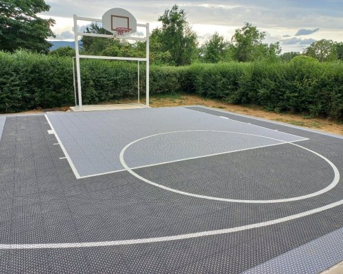 Un nouveau terrain de basket extérieur inauguré près de Strasbourg