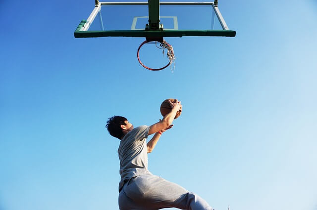 Comment installer un terrain de basket stylé chez soi pour faire des dunks ?
